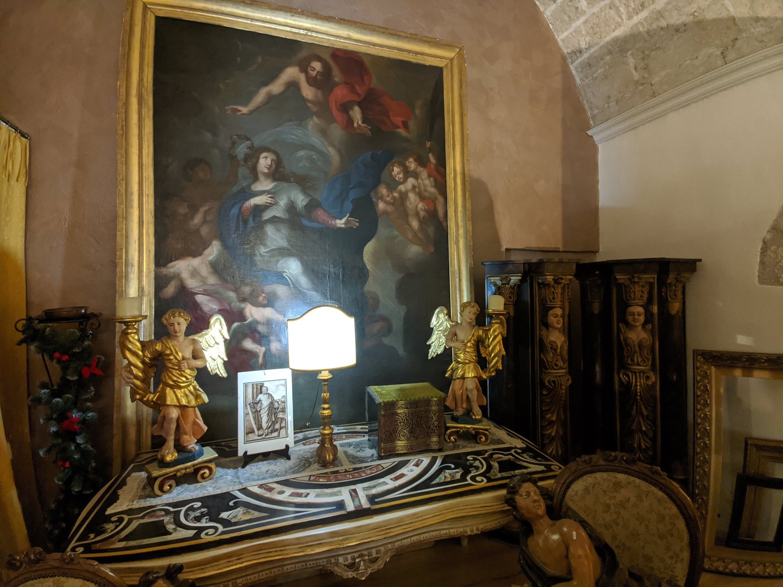 Cassettone in noce intarsiato